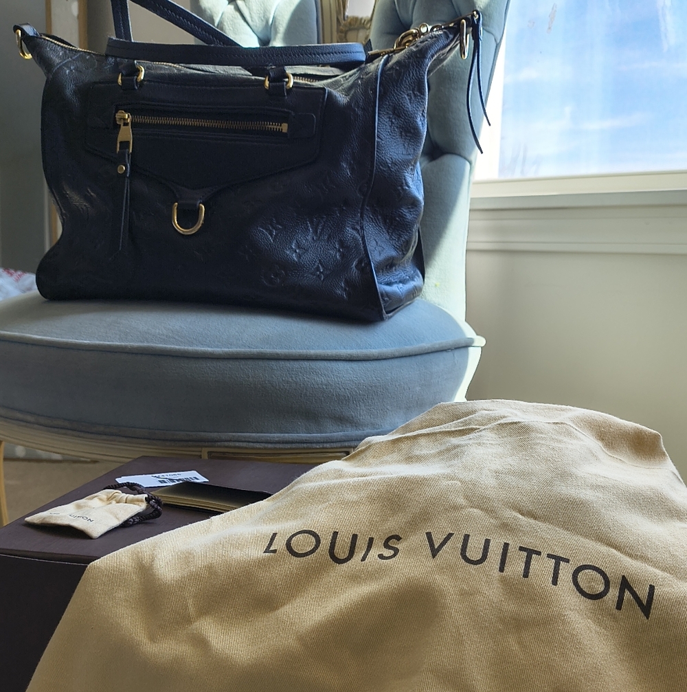 Louis Vuitton Lumineuse Noir Shoulder Bag